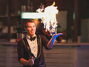 Фантастические горящие мыльные пузыри - отличный трюк в шоу мыльных пузырей трюк с пламенем